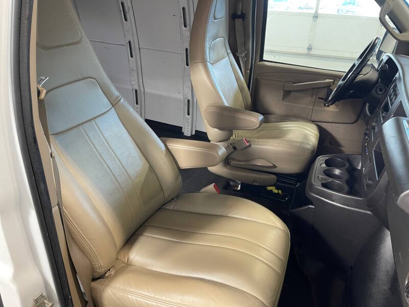 2023 Chevrolet Express 2500