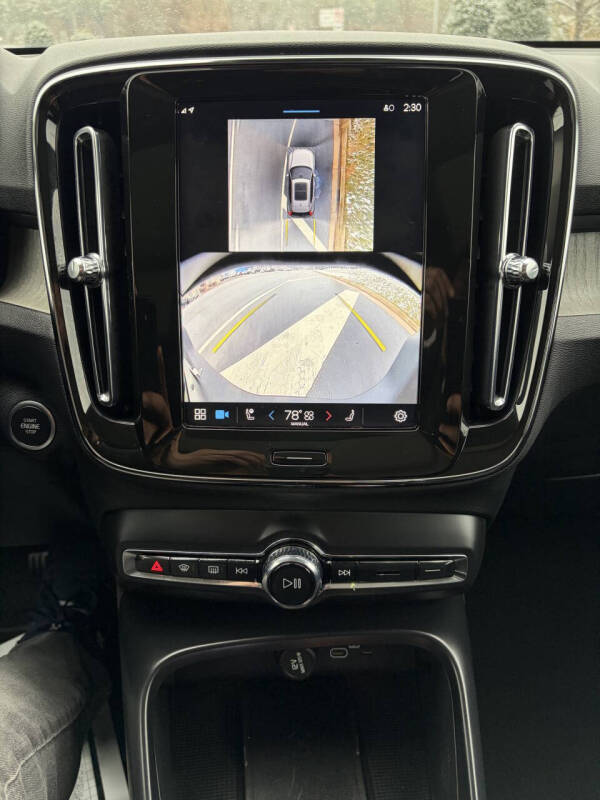 2025 Volvo XC40 B5 Plus Bright Theme