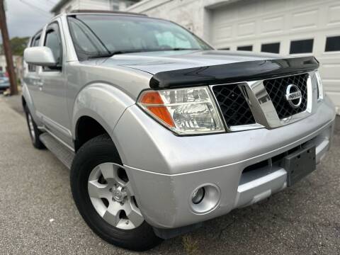 2005 Nissan Pathfinder for sale at Illinois Auto Sales in Paterson NJ