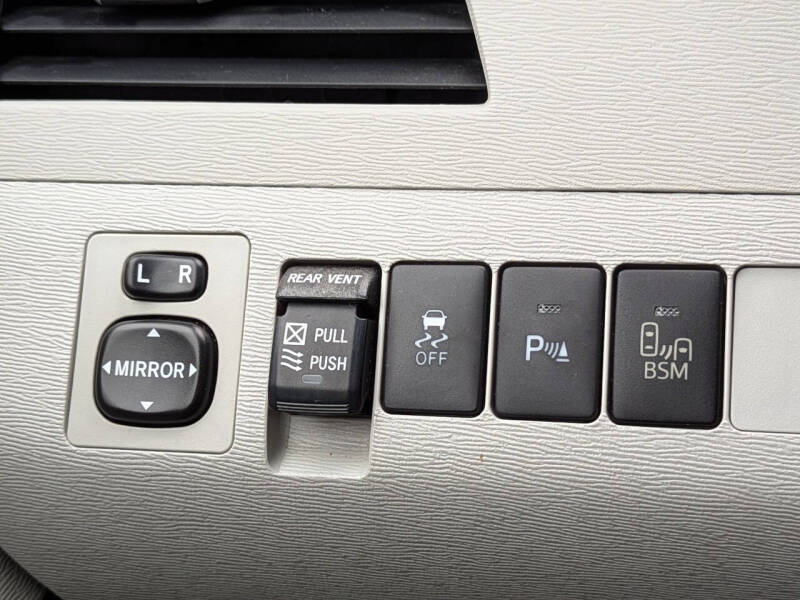 2014 Toyota Sienna XLE 7-Passenger Auto Access Seat