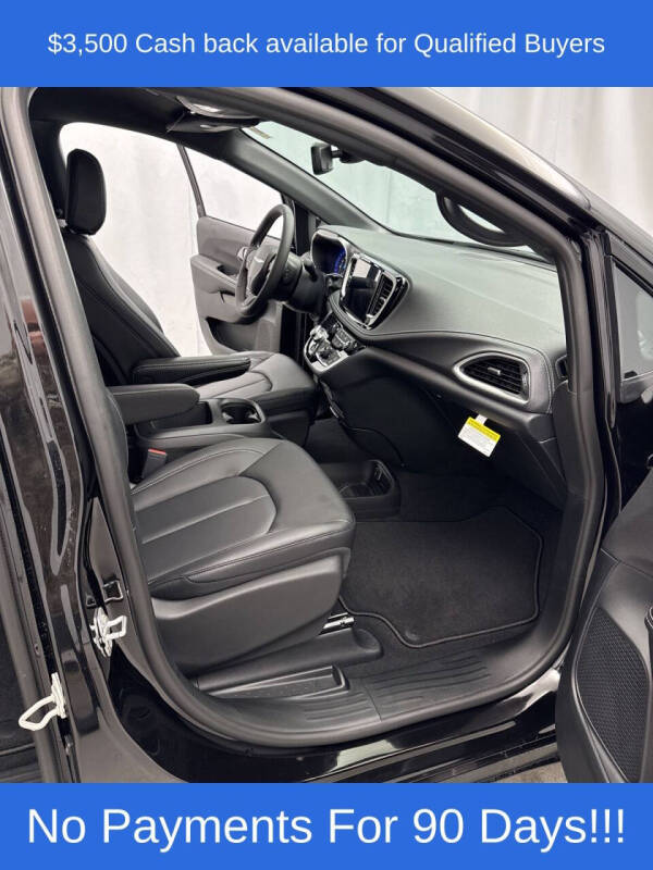 2026 Chrysler Pacifica Select