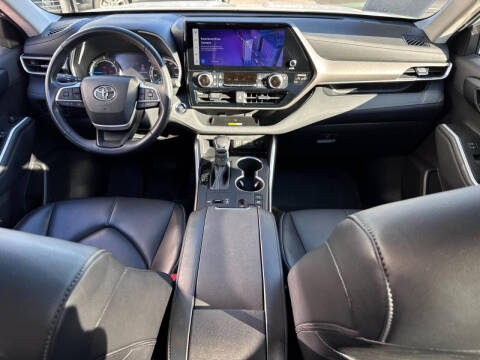 2023 Toyota Highlander Hybrid XLE