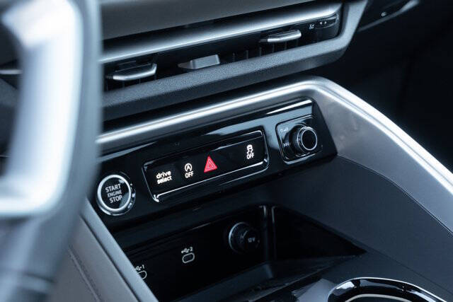 2025 Audi Q5 quattro Premium Plus TFSI