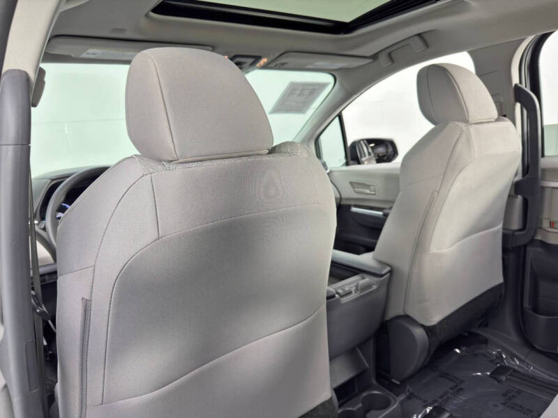 2021 Toyota Sienna LE 8-Passenger