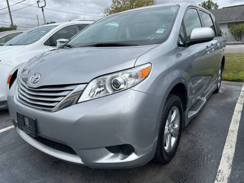 2017 Toyota Sienna LE Mobility 7-Passenger