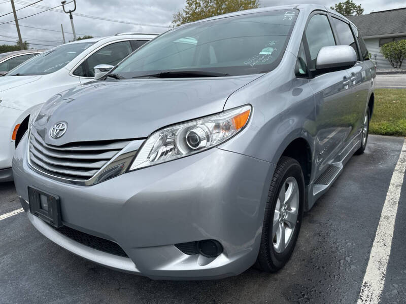 2017 Toyota Sienna LE Mobility 7-Passenger