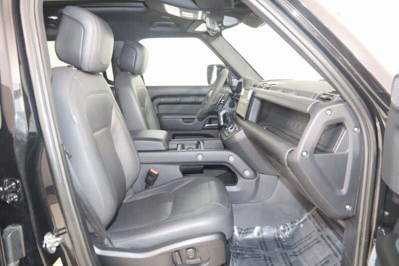 2023 Land Rover Defender 110 V8