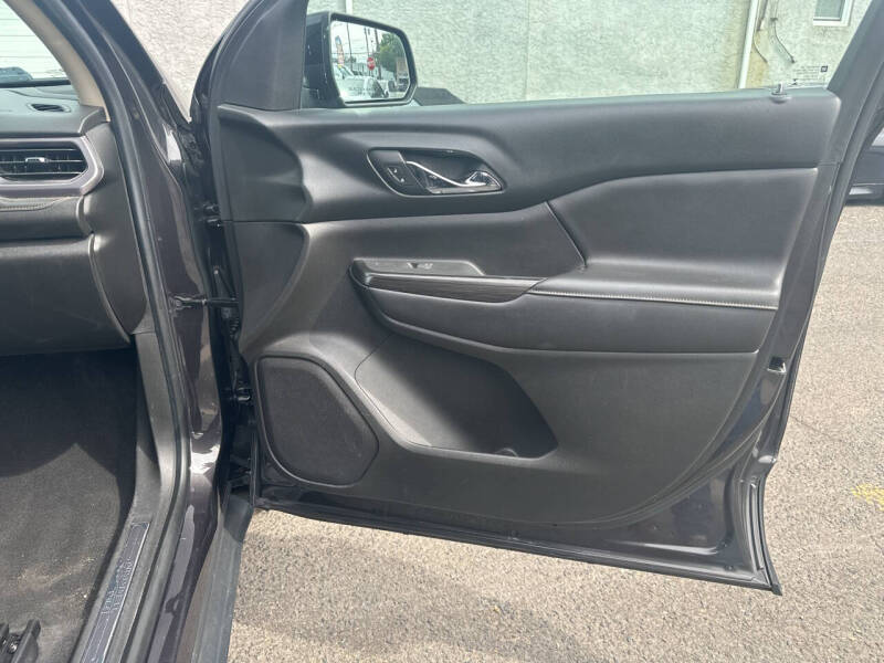 2017 GMC Acadia SLE-2