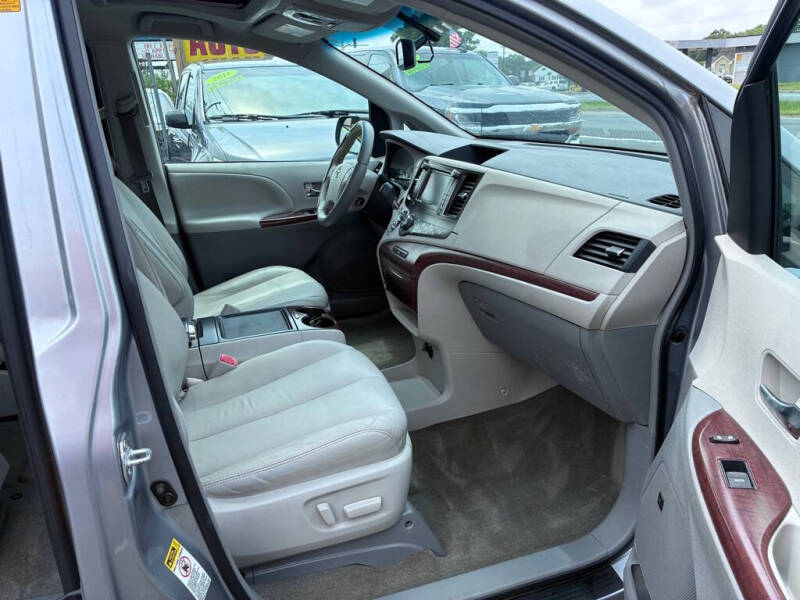 2012 Toyota Sienna