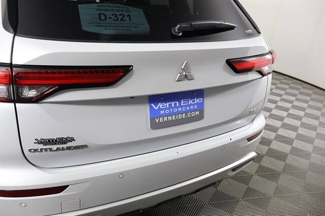 2023 Mitsubishi Outlander SE