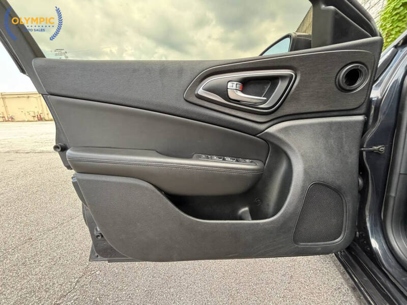 2017 Chrysler 200 Limited Platinum