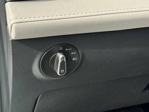 2025 Volkswagen Taos SE 4Motion