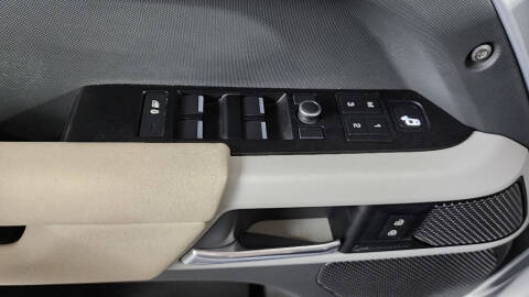 2020 Land Rover Defender 110 SE