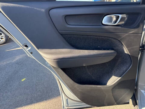 2025 Volvo XC40 B5 Core Bright Theme