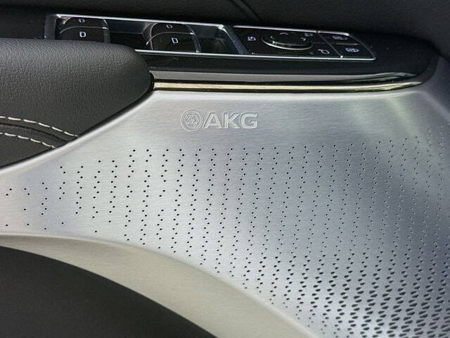 2024 Cadillac LYRIQ Luxury 2