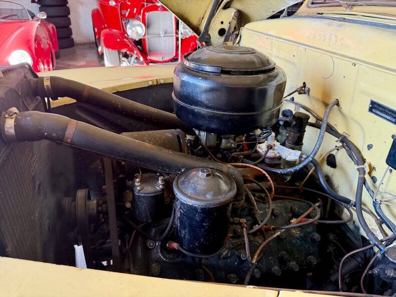 1948 Ford Super Deluxe