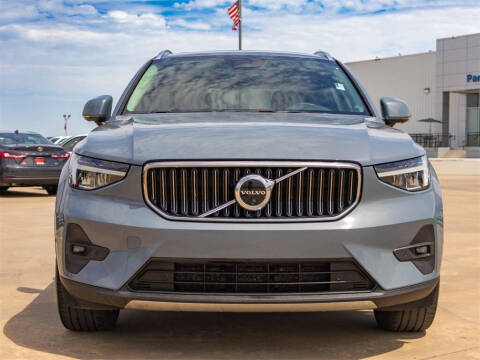 2023 Volvo XC40 B5 Plus Bright Theme