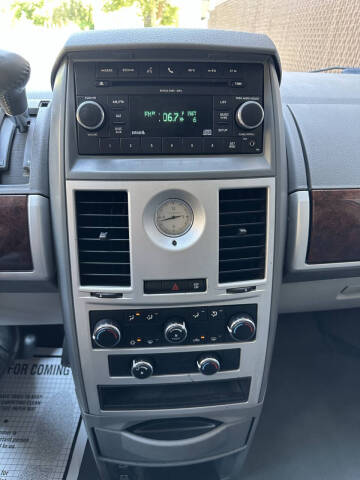 2010 Chrysler Town and Country Touring