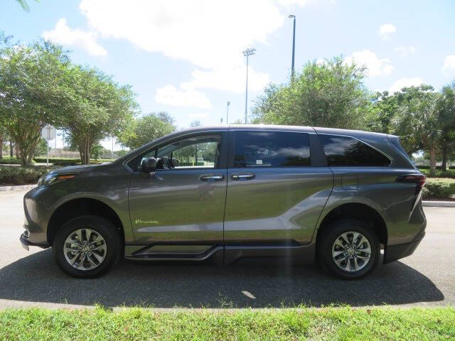 2024 Toyota Sienna XLE 7-Passenger