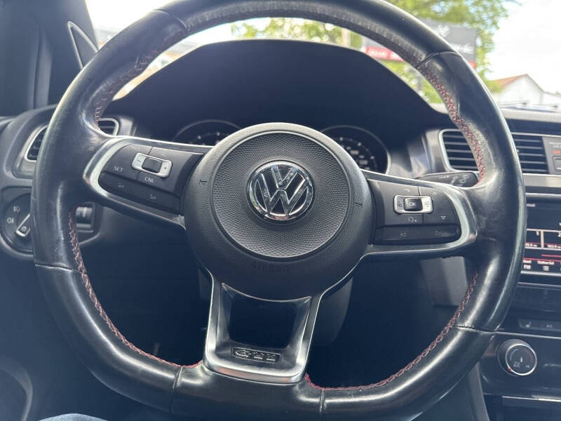 2017 Volkswagen Golf GTI Sport