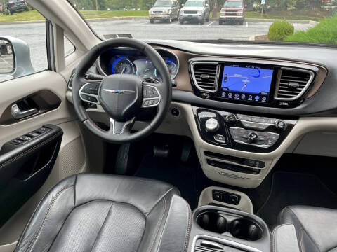 2017 Chrysler Pacifica Touring-L Plus