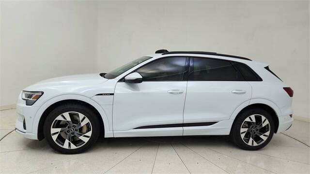 2022 Audi e-tron quattro Premium