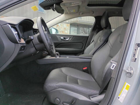 2025 Volvo V60 Cross Country B5 Plus