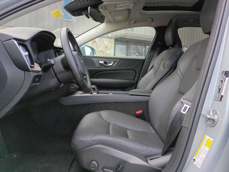 2025 Volvo V60 Cross Country B5 Plus