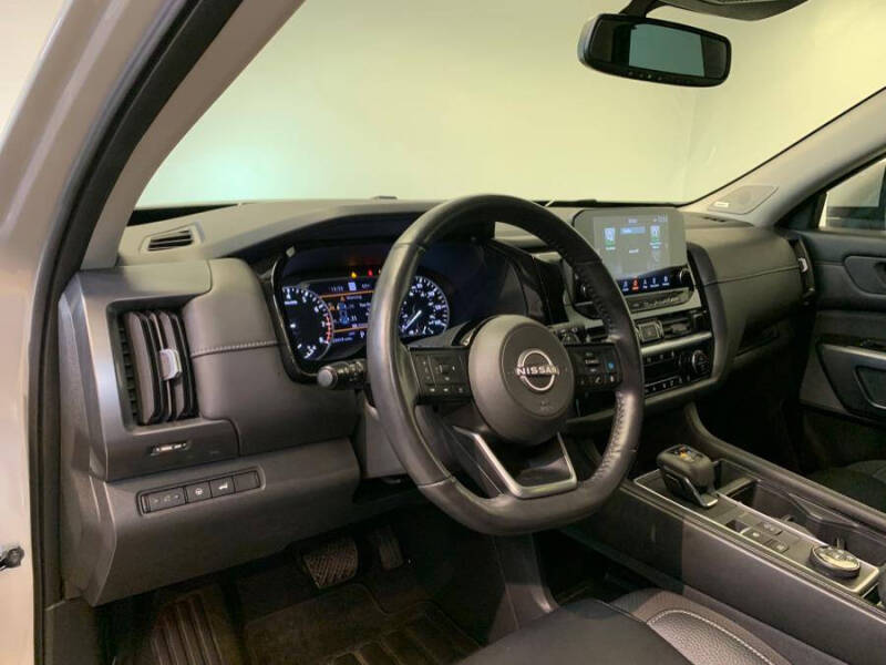 2022 Nissan Pathfinder SL