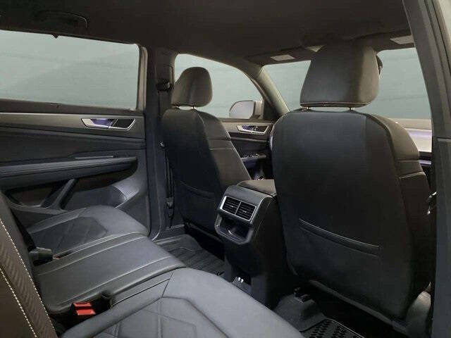 2025 Volkswagen Atlas Cross Sport SE 4Motion