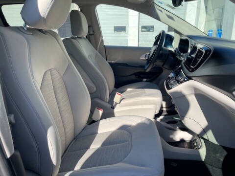 2017 Chrysler Pacifica Hybrid Touring Plus