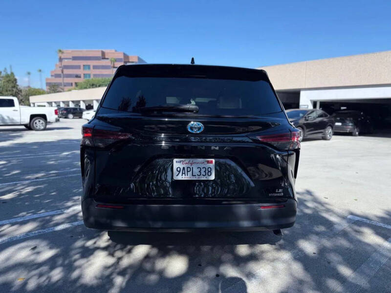 2022 Toyota Sienna LE 8-Passenger