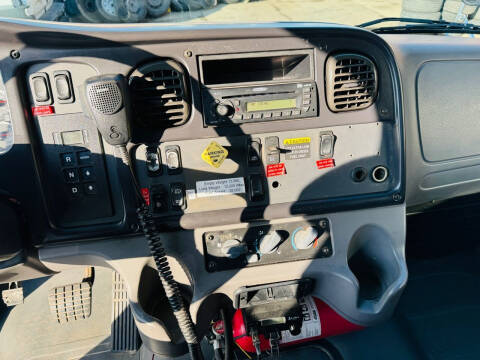 2008 Freightliner M2 106