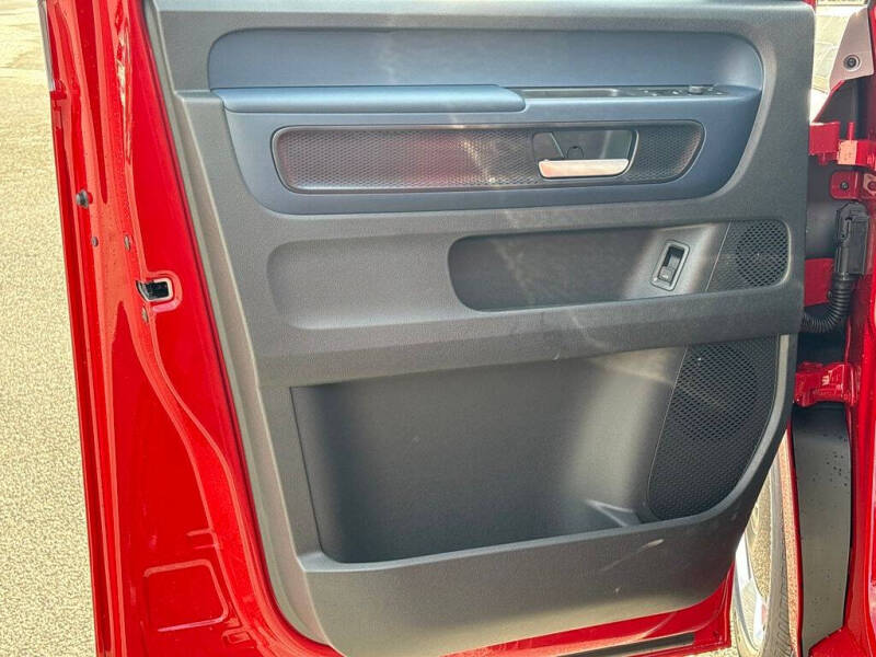 2025 Volkswagen ID. Buzz Pro S Plus 4Motion