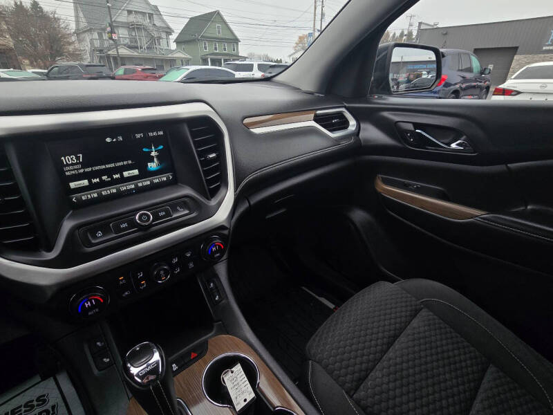 2017 GMC Acadia SLE-2