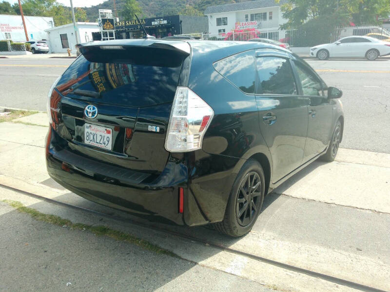 2014 Toyota Prius v Three