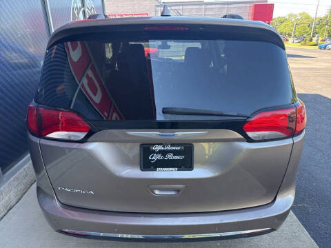 2017 Chrysler Pacifica Touring-L