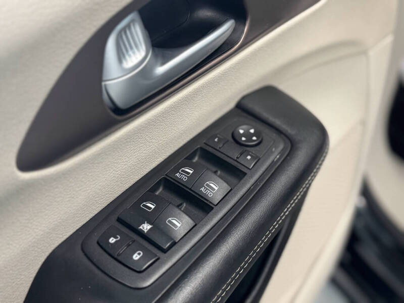 2024 Chrysler Voyager LX
