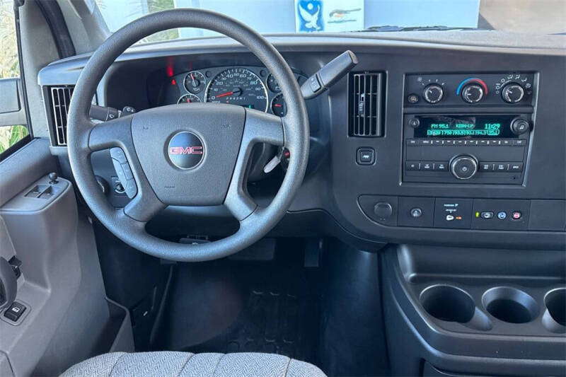 2025 GMC Savana 3500