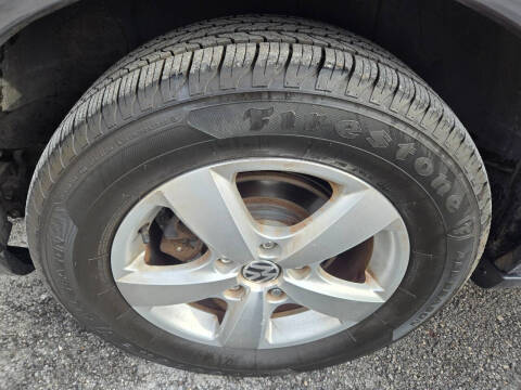 2011 Volkswagen Routan SEL