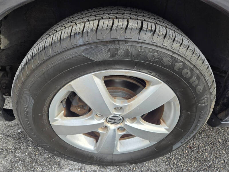 2011 Volkswagen Routan SEL