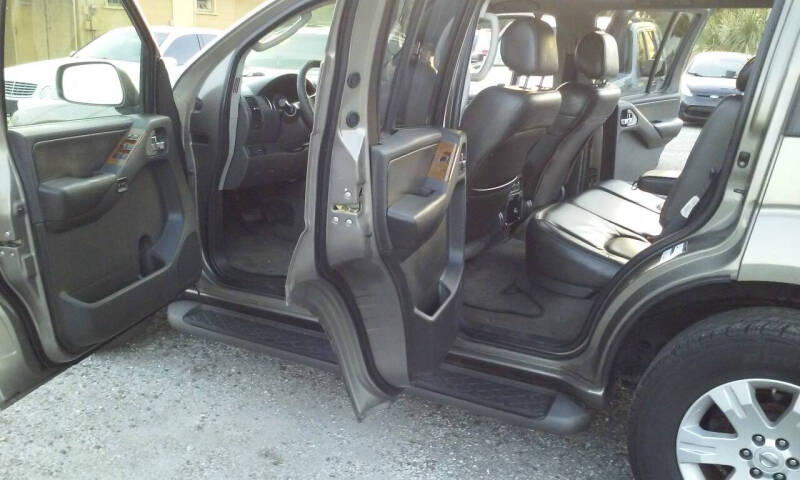 2006 Nissan Pathfinder LE