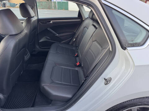 2016 Volkswagen Passat 1.8T R-Line