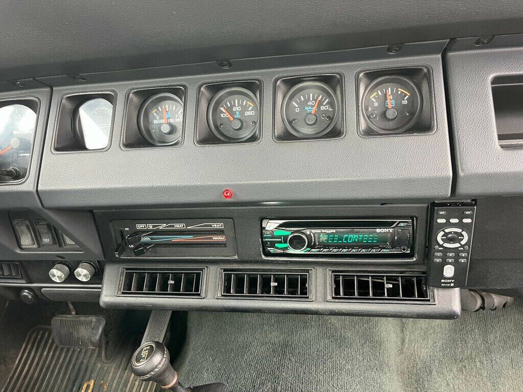 1994 Jeep Wrangler 32
