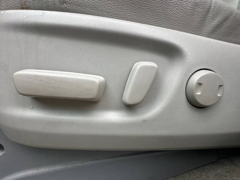 2012 Toyota Sienna XLE 8-Passenger