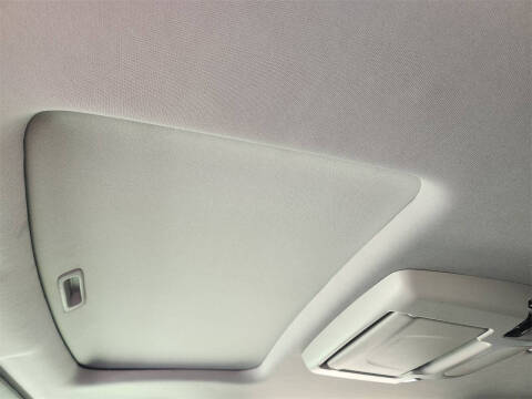 2021 Honda Pilot Touring w/Rear Captain's Chairs