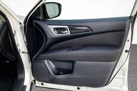 2017 Nissan Pathfinder SV