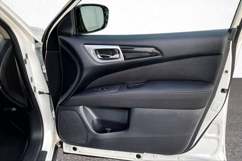2017 Nissan Pathfinder SV
