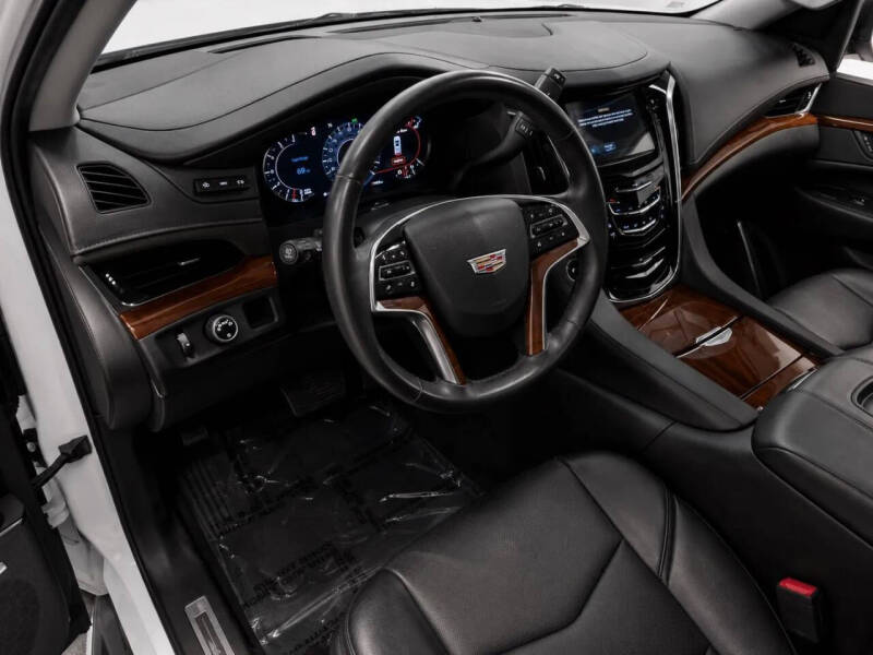 2017 Cadillac Escalade Luxury