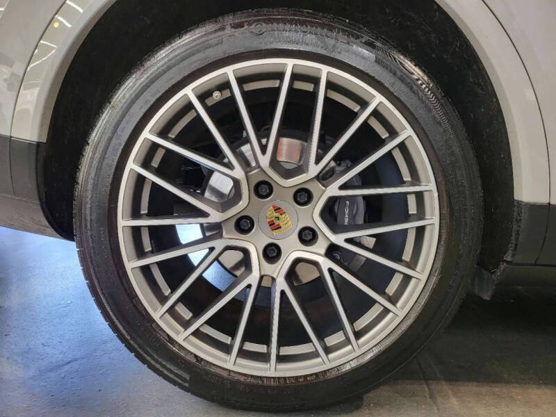 2023 Porsche Cayenne Coupe Platinum Edition